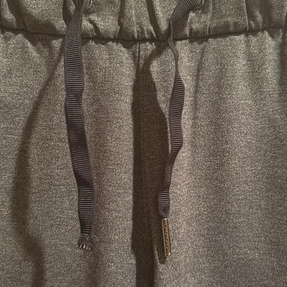 Lululemon 7/8 tapered-leg Pant size 6 - Picture 2 of 8